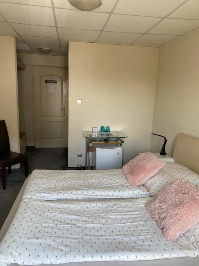 Bed and Breakfast Panzio Tata Exterior foto