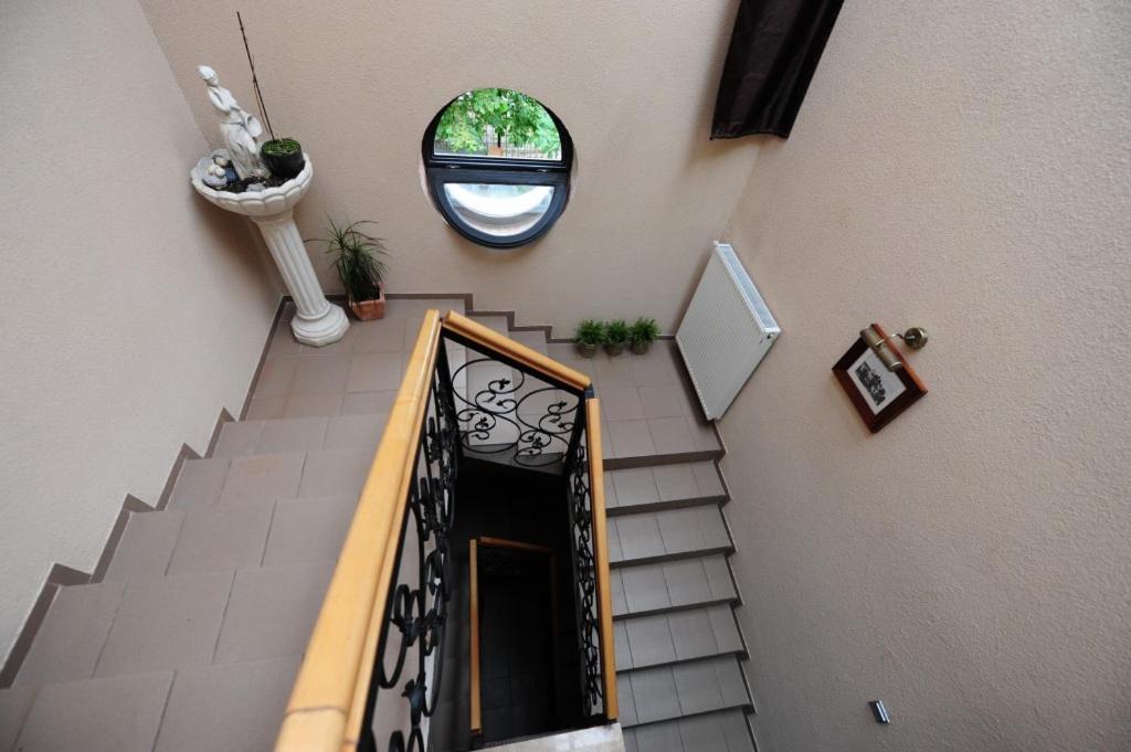 Bed and Breakfast Panzio Tata Exterior foto